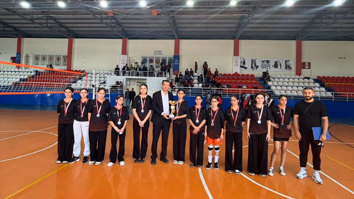 SASON’DA VOLEYBOL TURNUVASI SONA ERDİ (1)