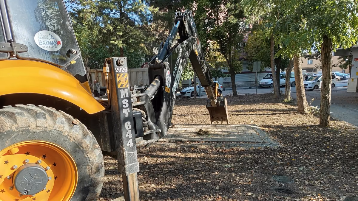 ŞİRİNEVLER MAHALLESİ’NDE İKİ PARK YENİLENİYOR (4)