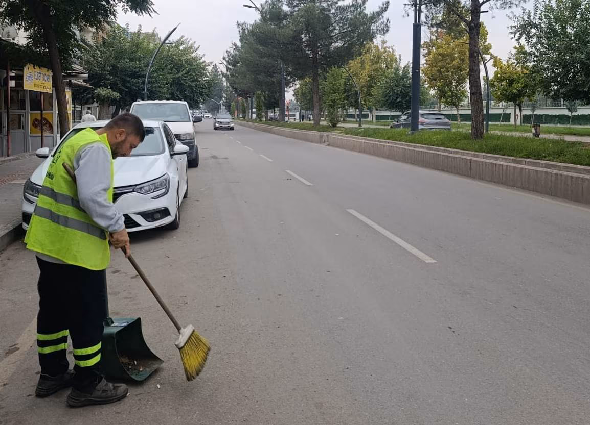 TEMİZLİK ÇALIŞMALARI KENT GENELİNE YAYILDI (2)
