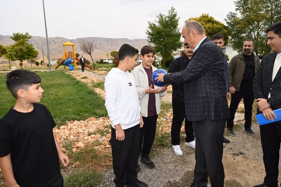 VALİ CANALP SABAHIN İLK SAATLERİNDE KÖY KÖY VATANDAŞLARI DİNLİYOR (4)