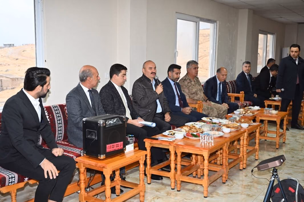 VALİ CANALP SABAHIN İLK SAATLERİNDE KÖY KÖY VATANDAŞLARI DİNLİYOR (6)
