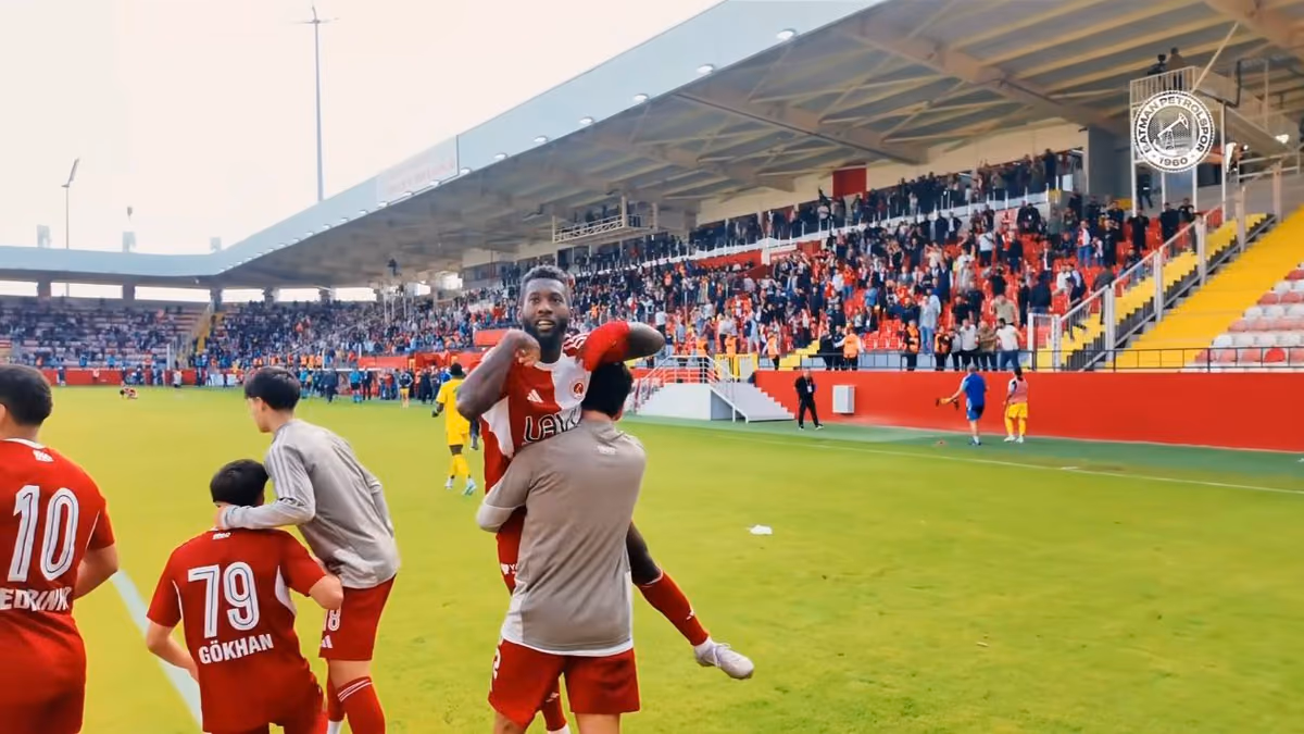 VALİ CANALP’TEN PETROLSPOR’A TEBRİK!