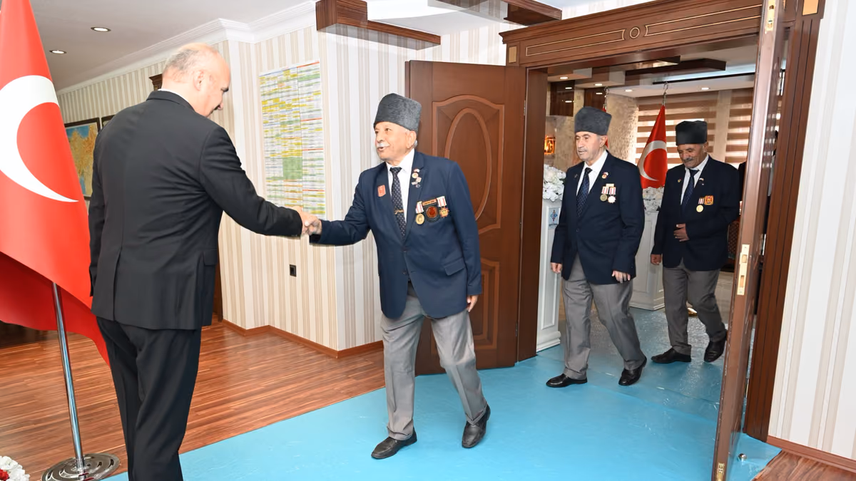 VALİLİKTE 29 EKİM TEBRİKAT TÖRENİ DÜZENLENDİ (4)