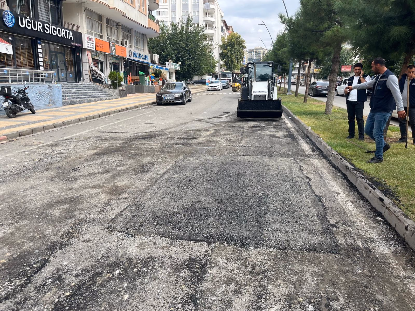 YOL VE KALDIRIM ÇALIŞMALARI SÜRÜYOR (3)