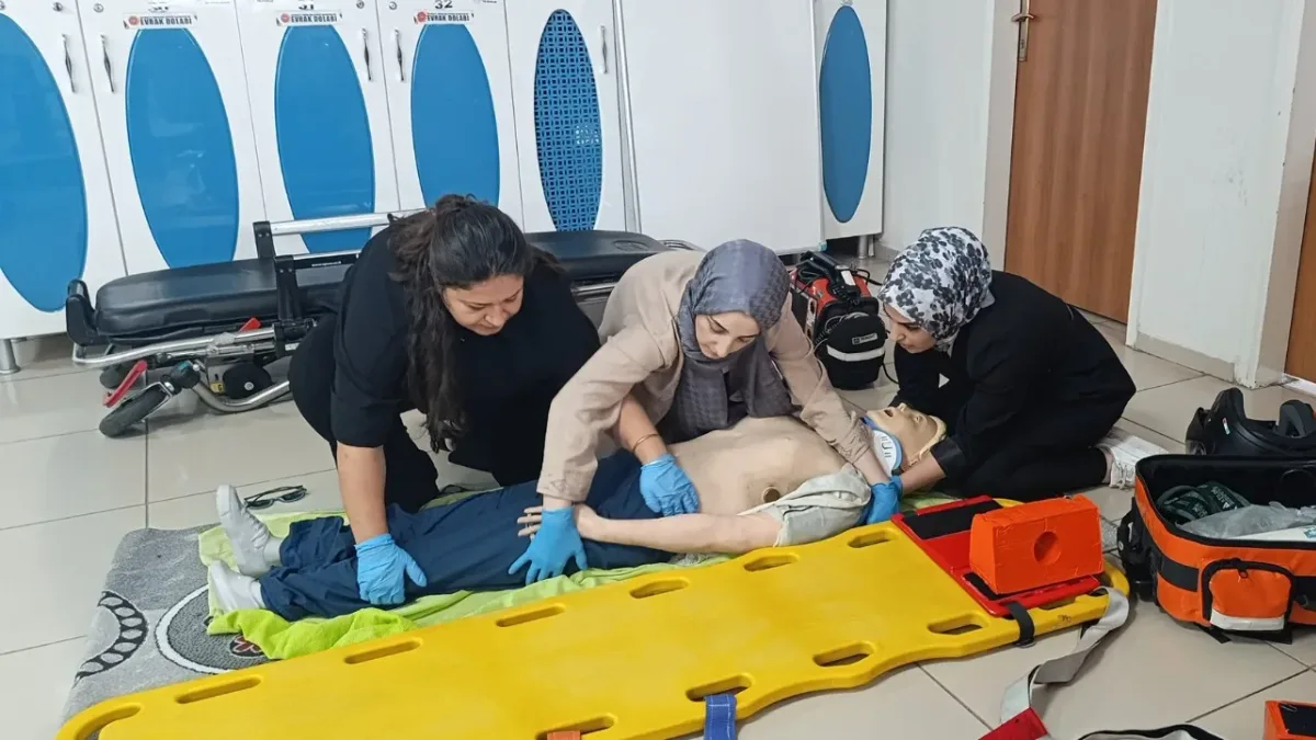 AMBULANS EKİPLERİNE UYGULAMALI EĞİTİM