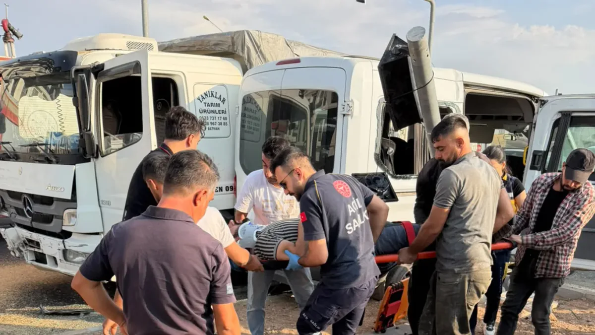 Batman’da Korkunç Kaza: Tır ile Minibüs Çarpıştı, 1’i Çocuk 6 Yaralı!