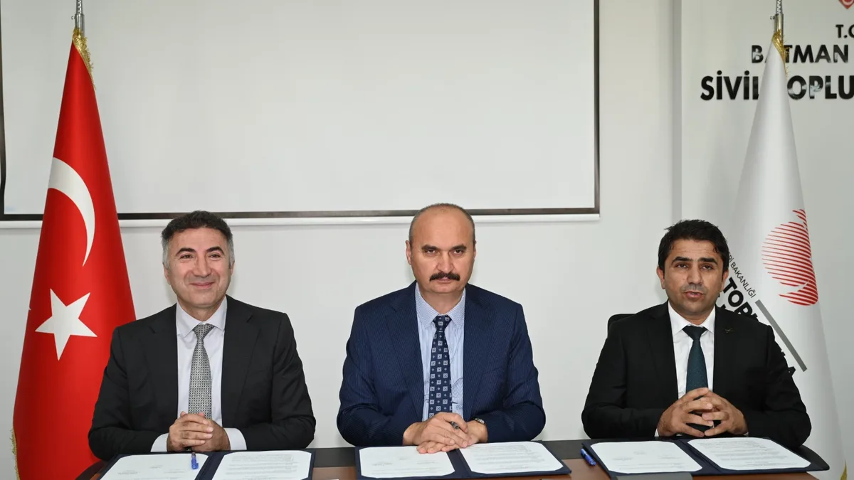 ÜNİVERSİTE VE KAMU KURUMLARI ARASINDA EĞİTİM İŞ BİRLİĞİ