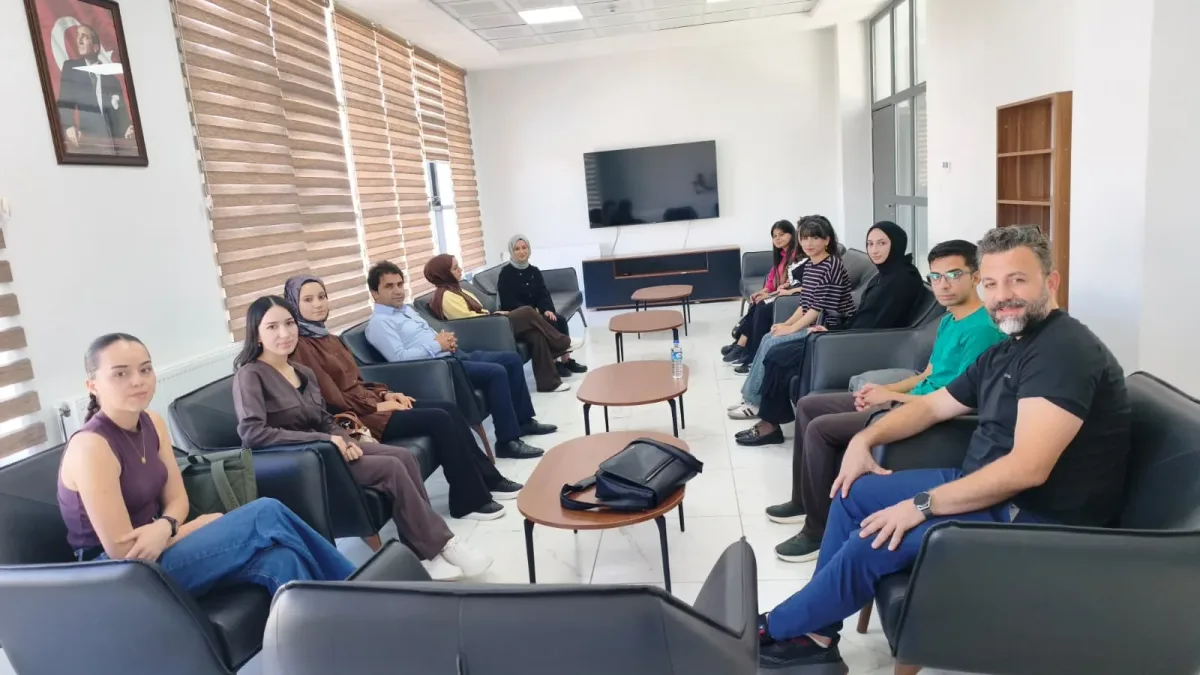 ÜNİVERSİTELİ GENÇLERDEN SİVİL TOPLUM MERKEZİ’NE ZİYARET