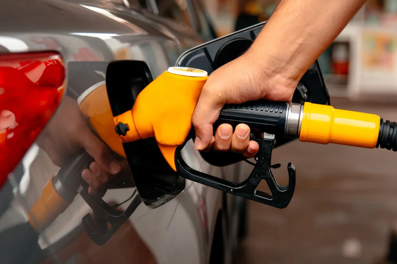 MOTORİNE 2,22 LİRA İNDİRİM GELİYOR