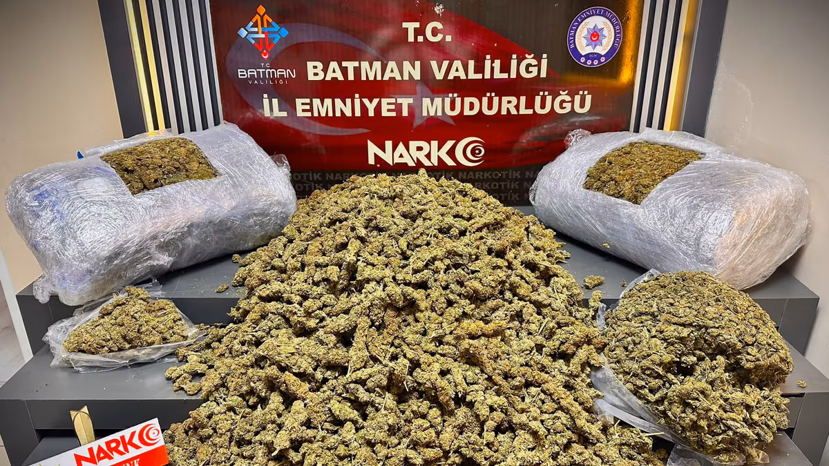 BATMAN’DA 22,5 KİLO SKUNK ELE GEÇİRİLDİ: 7 ŞÜPHELİ TUTUKLANDI