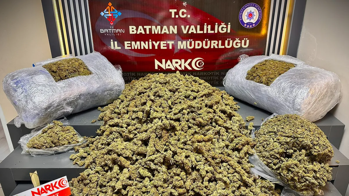 BATMAN’DA 22,5 KİLO SKUNK ELE GEÇİRİLDİ: 7 ŞÜPHELİ TUTUKLANDI