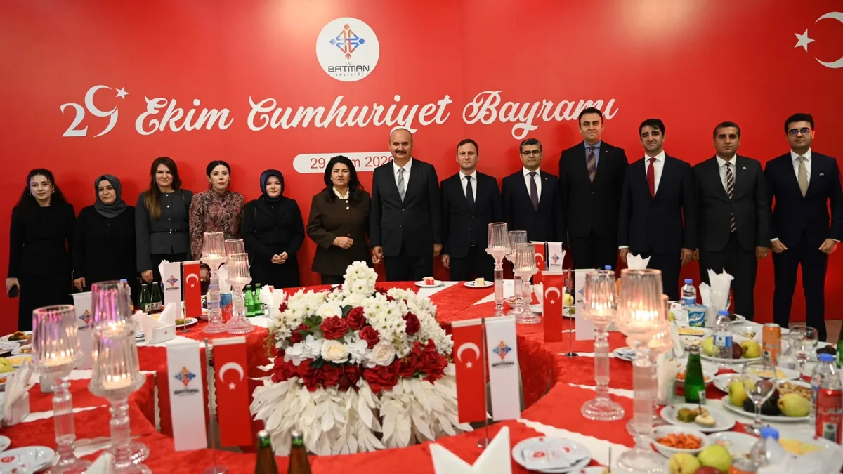 29 EKİM KUTLAMALARI KABUL TÖRENİYLE SONA ERDİ