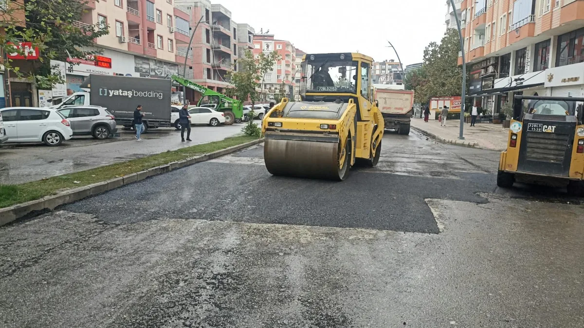 8 MAHALLEDE YOL VE KALDIRIM ÇALIŞMASI