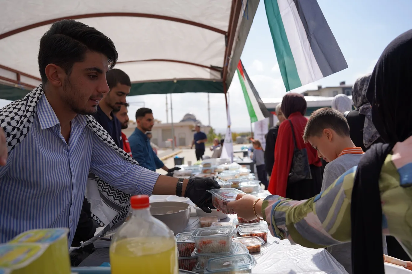 ÖĞRENCİLERDEN GAZZE YARARINA KERMES