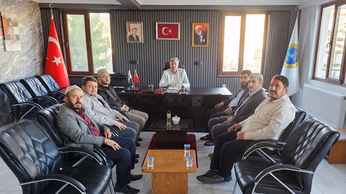 BAŞKAN ÖZHAN, DİN GÖREVLİLERİYLE BİR ARAYA GELDİ