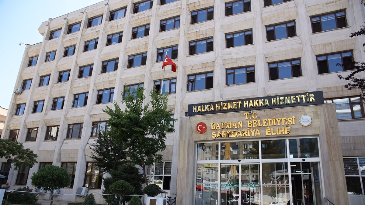 BATMAN BELEDİYESİ: “GEÇİCİ KAZILAR DEĞİL, KALICI HİZMETLER KONUŞULMALI”