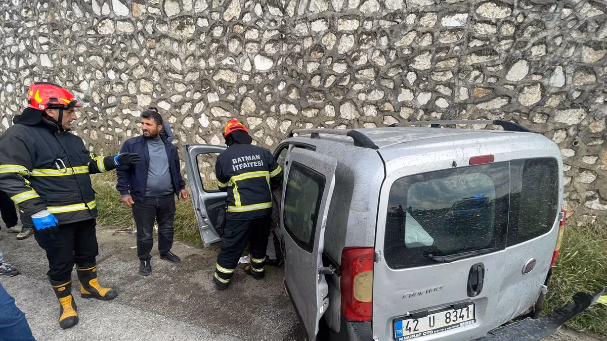BATMAN-KOZLUK YOLUNDA KAZA: 2 YARALI