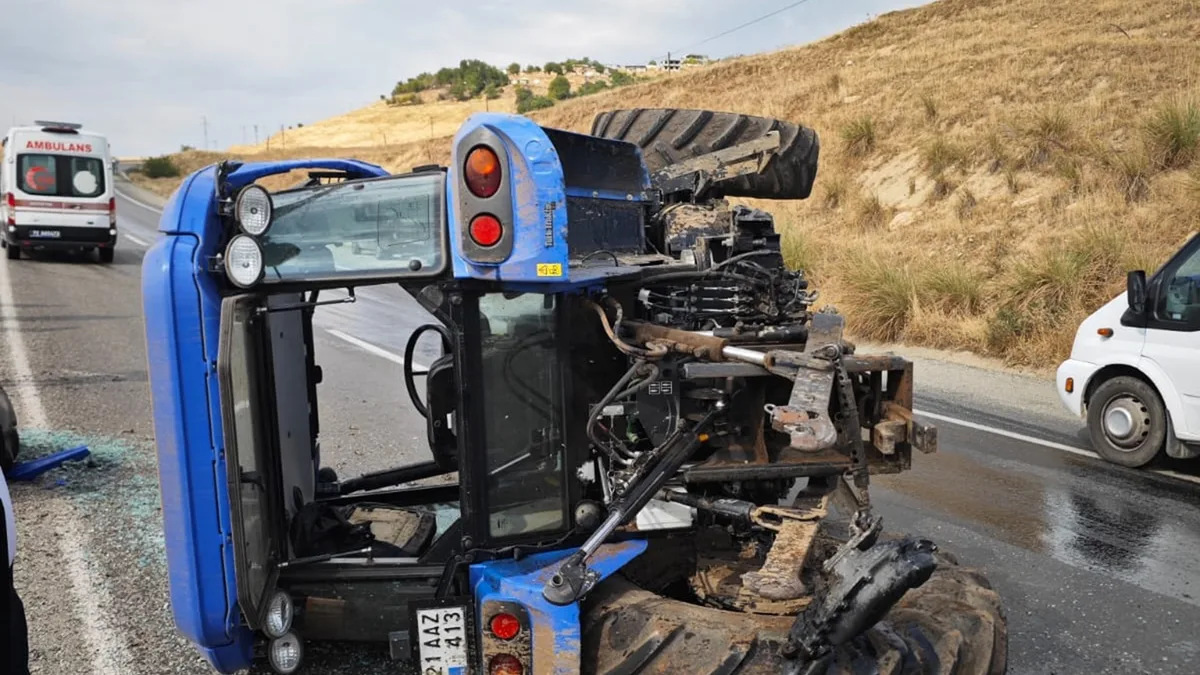 BATMAN-SİLVAN YOLUNDA TRAKTÖR DEVRİLDİ: 1 YARALI