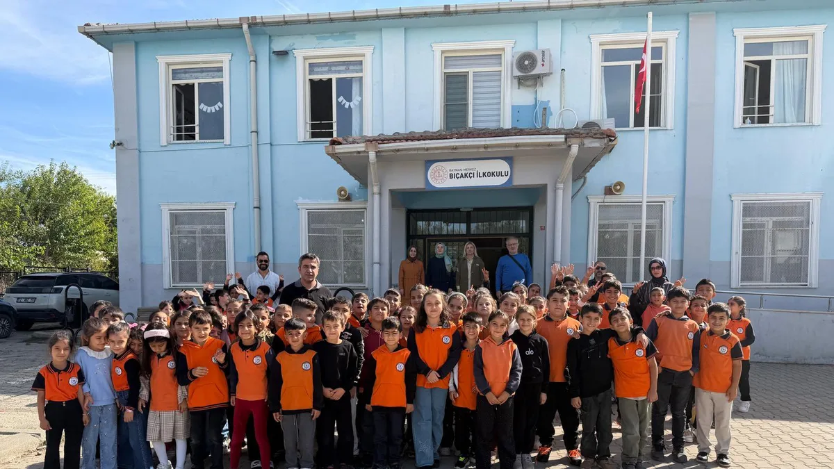 BIÇAKÇI İLKOKULU’NDA MİNİKLERİN DİŞLERİ KONTROL EDİLDİ