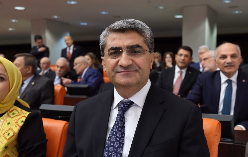 EKMEN: "MUHALEFETİN SESİNE KULAK VERİLMELİ"