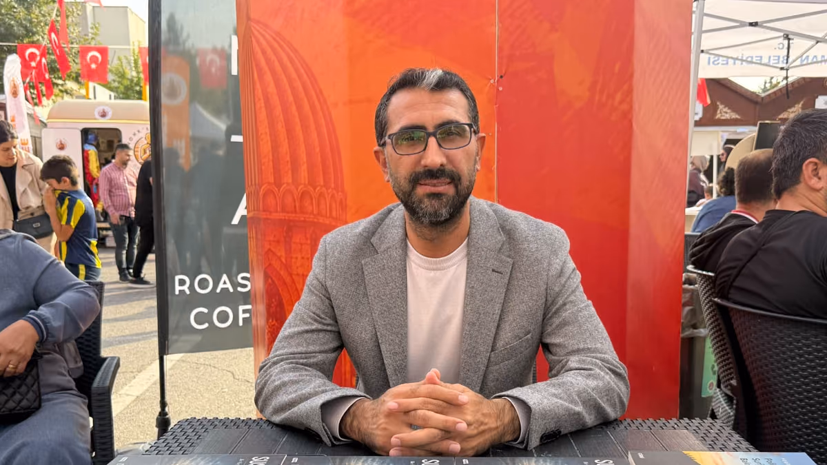 DR. FERİT TUNÇ, BATMAN KİTAP FUARI’NDA OKURLARIYLA BULUŞTU