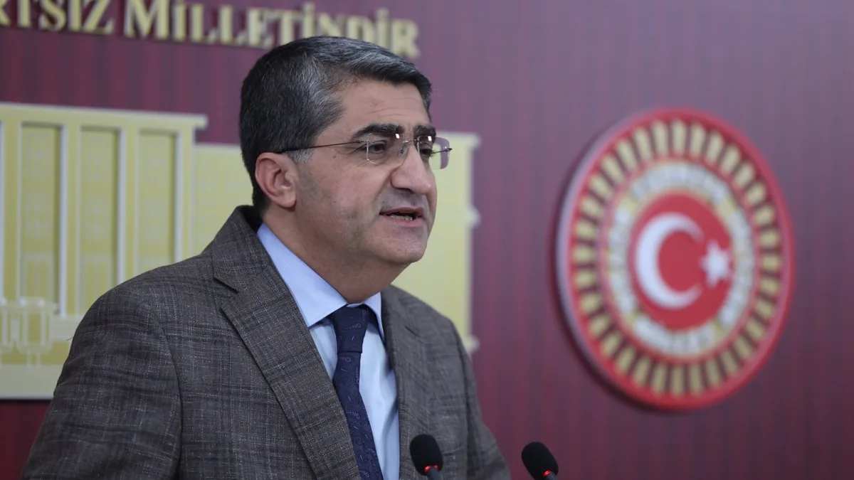 EKMEN: “STAJ VE ÇIRAKLIK SİGORTASI EMEKLİLİĞE SAYILMALI”