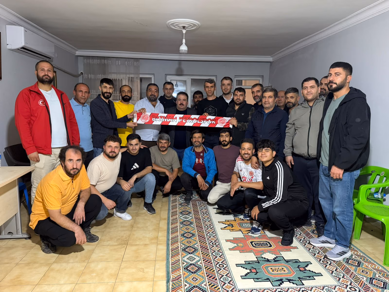 GÖZEL’DEN İŞİTME ENGELLİLER KULÜBÜNE ZİYARET