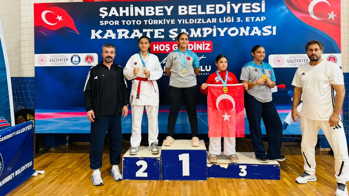 KARATECİLERDEN BÜYÜK BAŞARI: 4 SPORCU, 3 DERECE!