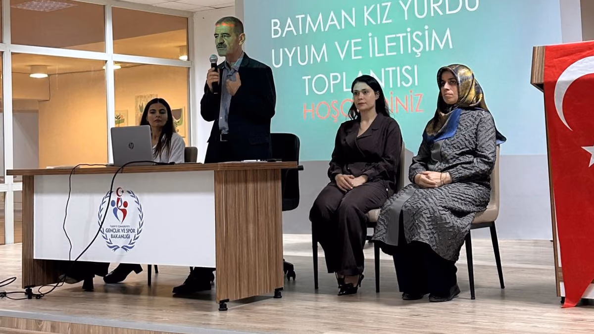 KIZ ÖĞRENCİ YURDUNDA YENİ ÖĞRENCİLERE UYUM EĞİTİMİ