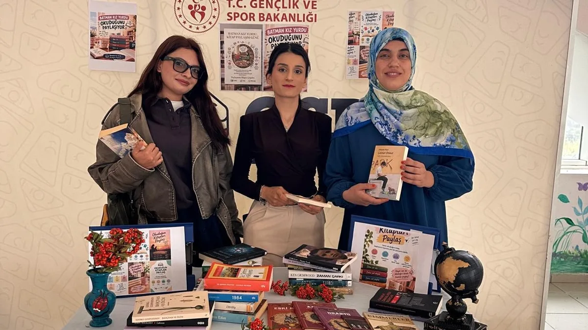 KIZ ÖĞRENCİLERDEN ÖRNEK KİTAP PROJESİ
