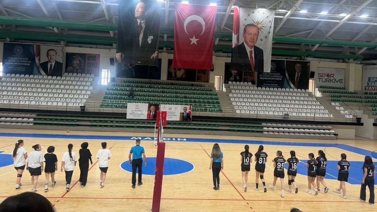 KIZ VOLEYBOL TAKIMI MARDİN’DEN GALİBİYETLE DÖNDÜ