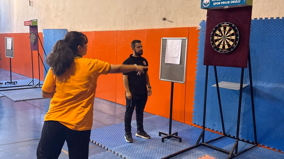 KOZLUK’TA 18 OKULDAN 72 SPORCU DART TURNUVASINDA YARIŞTI