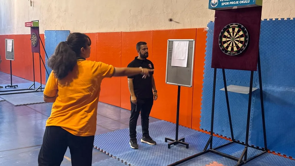 KOZLUK’TA 18 OKULDAN 72 SPORCU DART TURNUVASINDA YARIŞTI