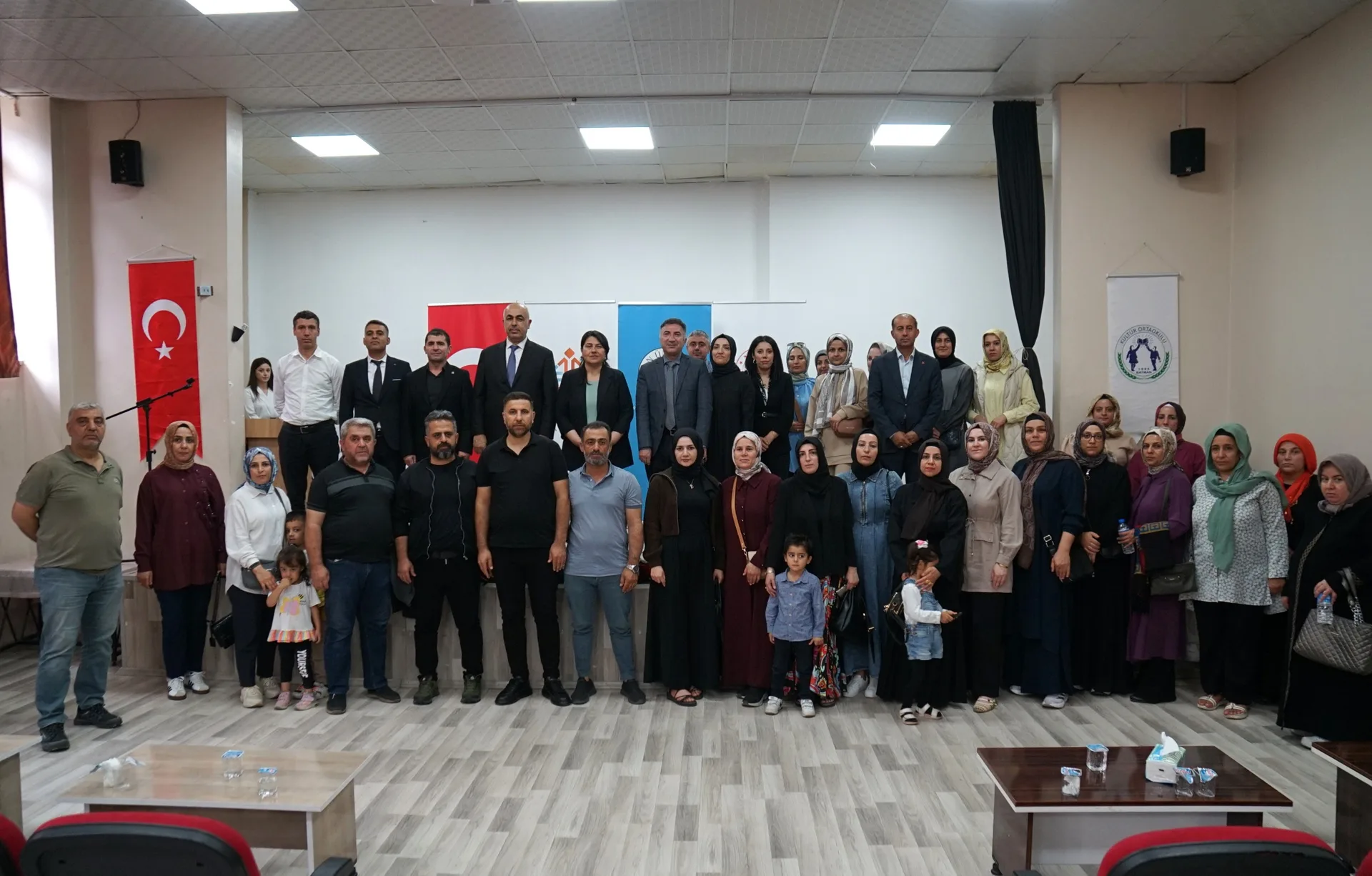 KÜLTÜR ORTAOKULUNDA “AİLE İÇİ İLETİŞİM” KONFERANSI