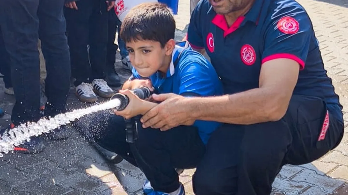 MİNİK ÖĞRENCİLER YANGINA KARŞI BİLİNÇLENDİ