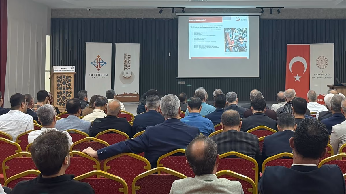 OKUL MÜDÜRLERİNE İNSAN TİCARETİYLE MÜCADELE EĞİTİMİ