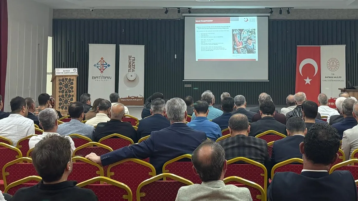 OKUL MÜDÜRLERİNE İNSAN TİCARETİYLE MÜCADELE EĞİTİMİ