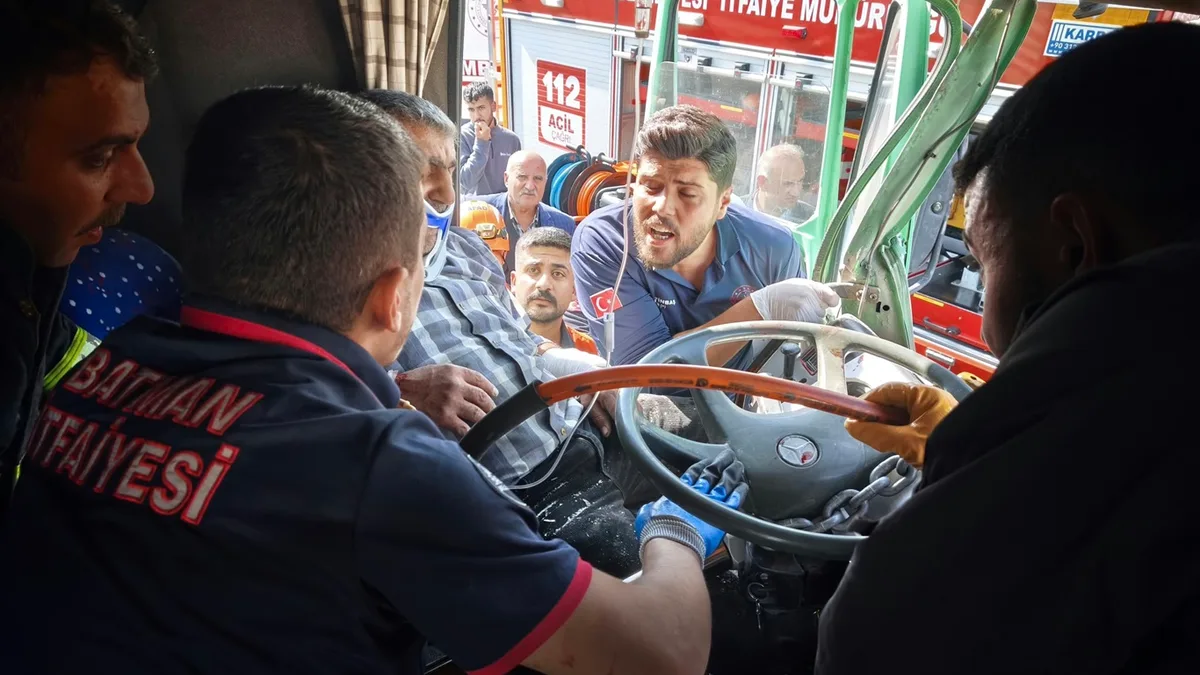 OTOGAR KAVŞAĞINDA TIR KAZASI: 1 YARALI