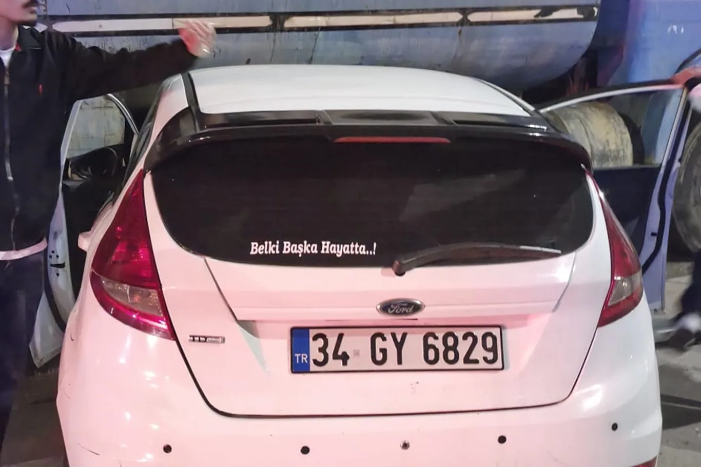 OTOMOBİL İLE TANKER ÇARPIŞTI: 1 YARALI