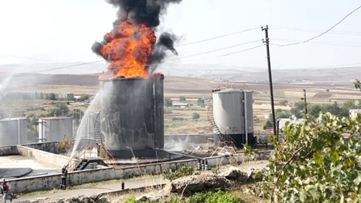 PETROL SAHASINDA KORKUTAN YANGIN: 1 İŞÇİ AĞIR YARALI