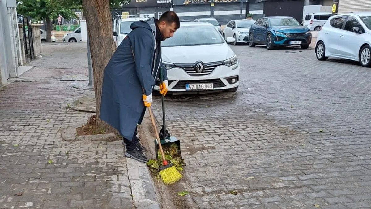 SAĞANAK ÖNCESİ MAZGALLAR TEMİZLENİYOR