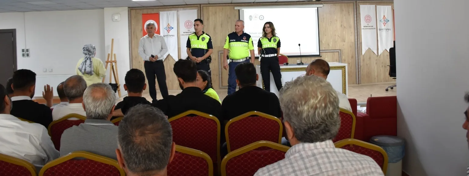SERVİS ŞOFÖRLERİ VE REHBER PERSONELE TRAFİK EĞİTİMİ