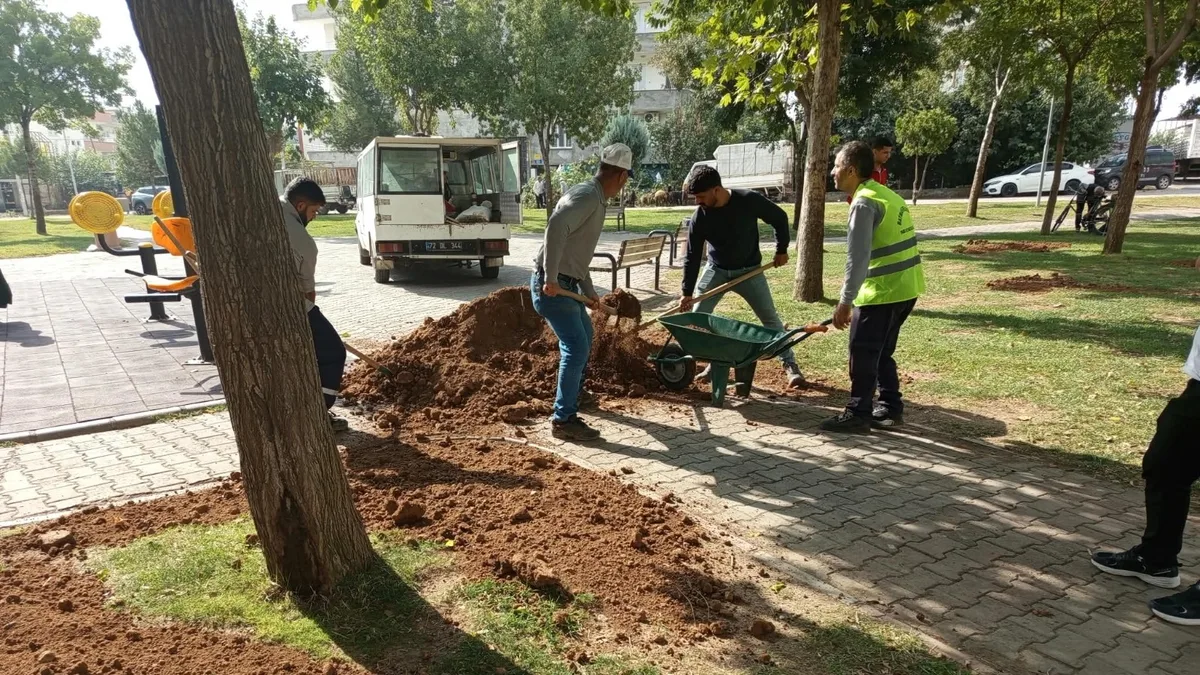 ŞİRİNEVLER MAHALLESİ’NDE İKİ PARK YENİLENİYOR