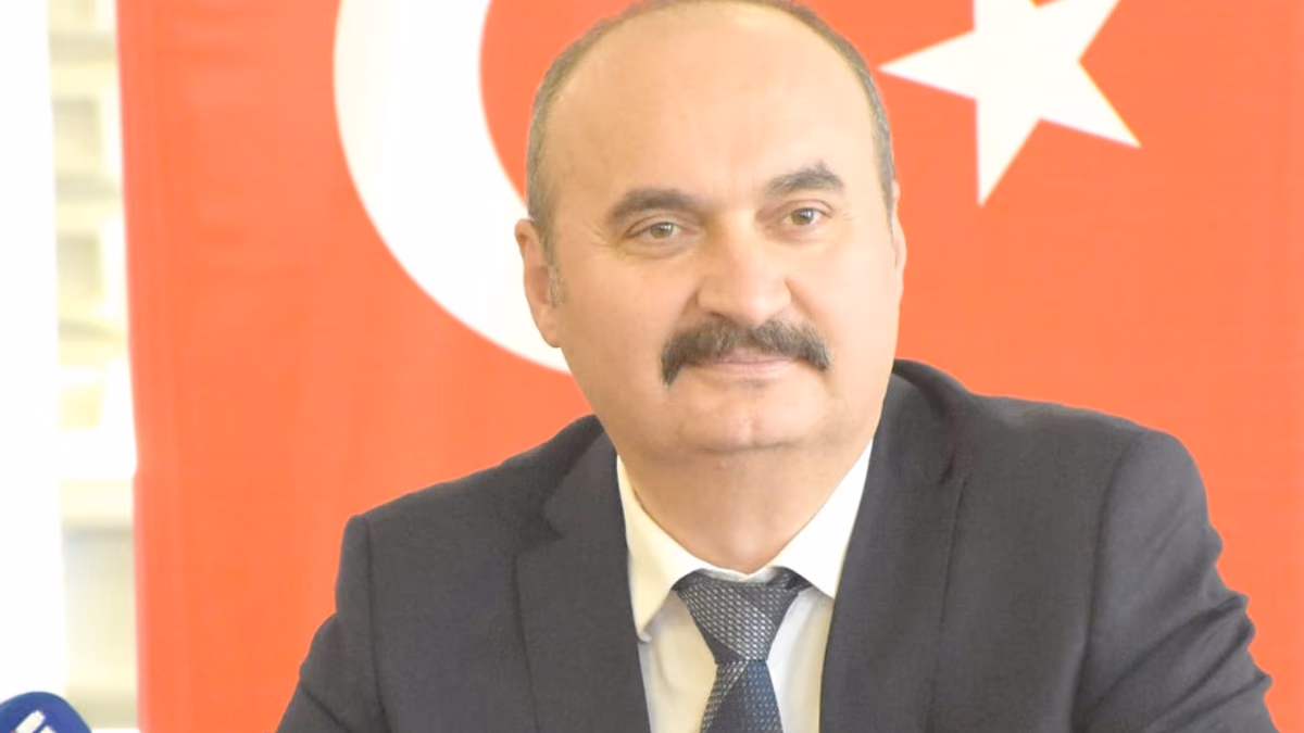 VALİ CANALP: “CUMHURİYETİMİZİ YARINLARA TAŞIYORUZ”