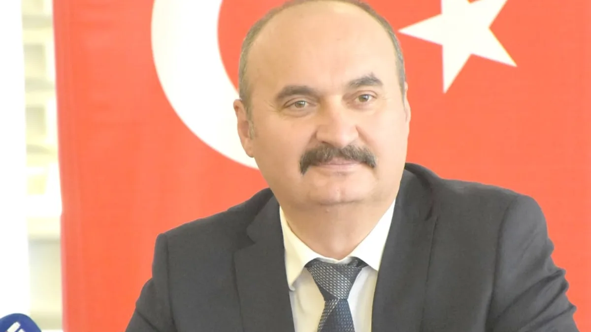 VALİ CANALP: “CUMHURİYETİMİZİ YARINLARA TAŞIYORUZ”