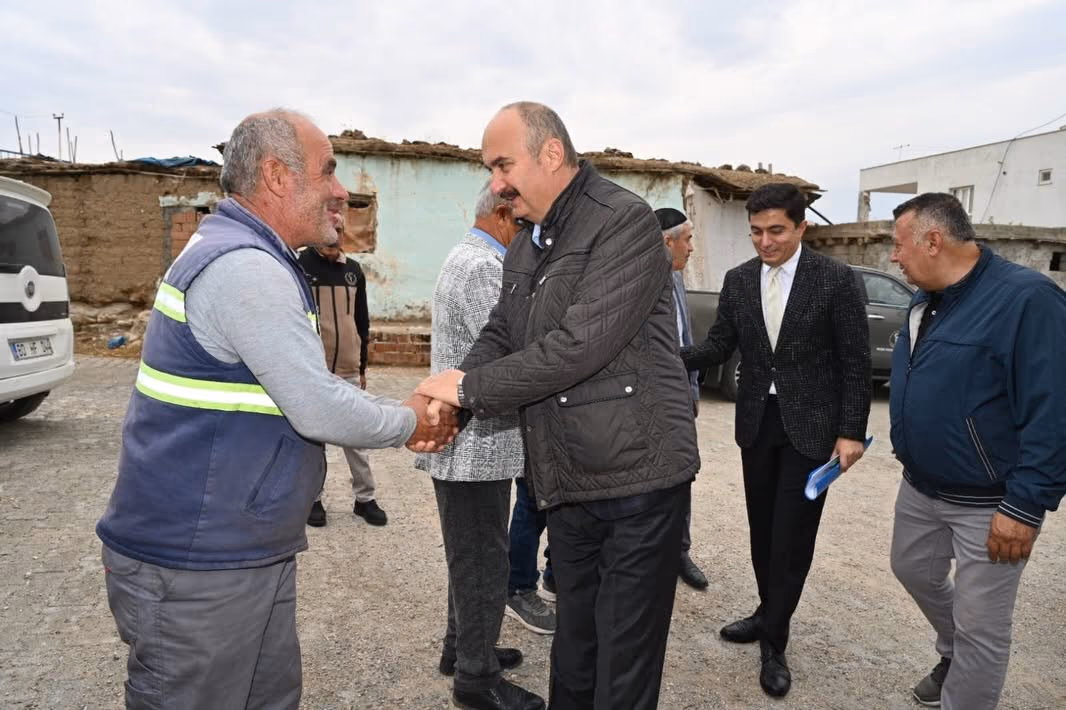 VALİ CANALP SABAHIN İLK SAATLERİNDE KÖY KÖY VATANDAŞLARI DİNLİYOR