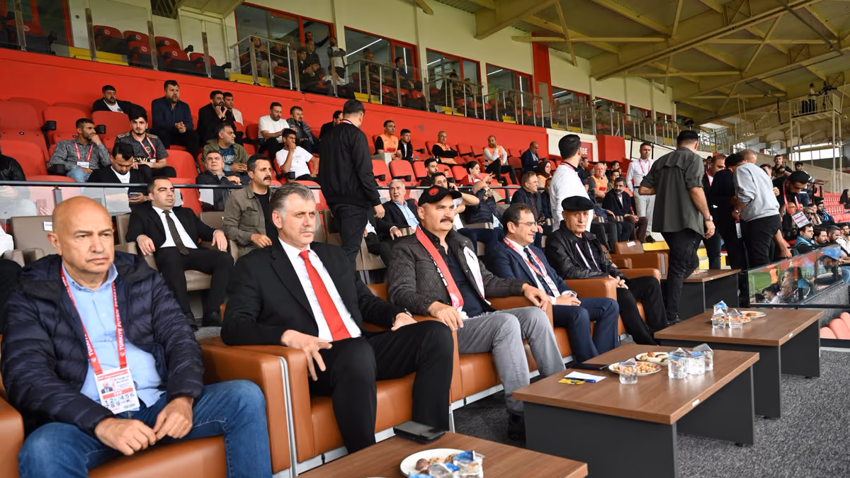 VALİ CANALP’TAN PETROLSPOR TARAFTARINA DESTEK ÇAĞRISI!