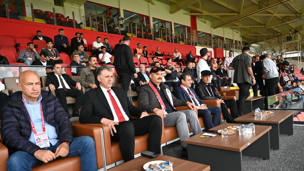 VALİ CANALP’TAN PETROLSPOR TARAFTARINA DESTEK ÇAĞRISI!