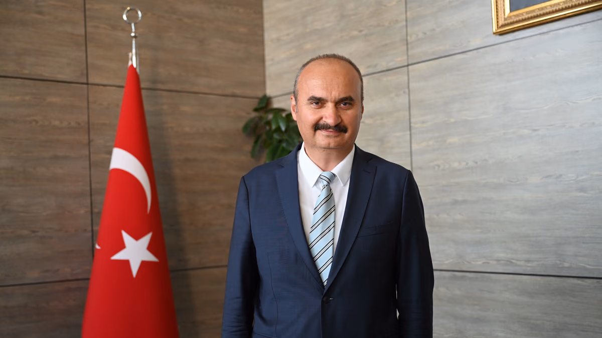 VALİ CANALP’TEN PETROLSPOR’A TEBRİK!
