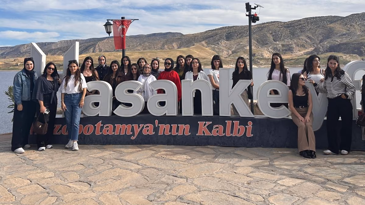 YENİ ÖĞRENCİLER HASANKEYF GEZİSİYLE KAYNAŞTI